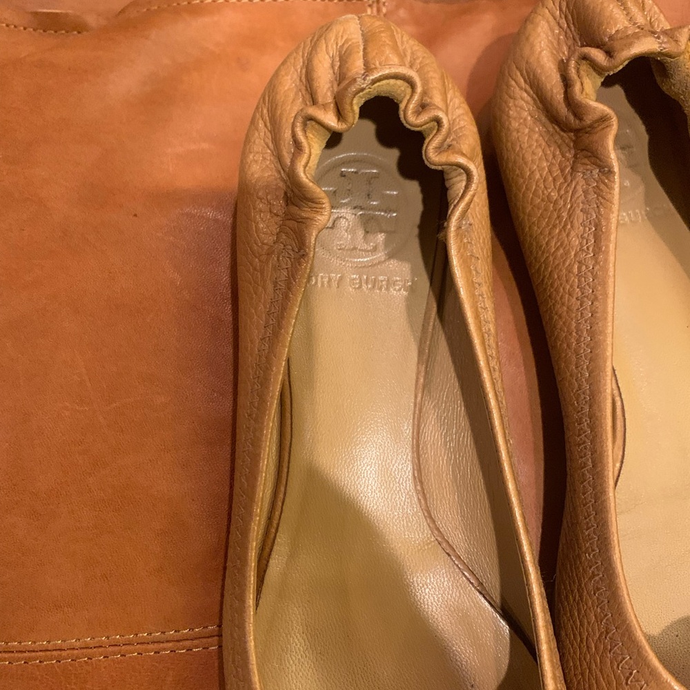 Tory Burch Cognac/Tan Leather Logo Ballet Flats - Picture 2 of 8